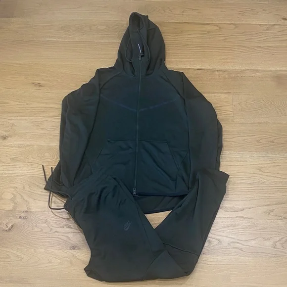 Nike Dark Gray Hoodie and Joggers Set - Picture 1 of 4